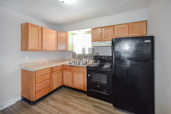 Building Photo - 2412 N Lesley Ave