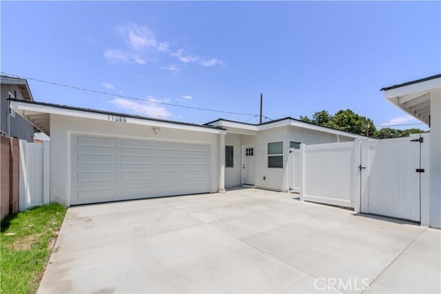 Building Photo - 11085 Iris Dr