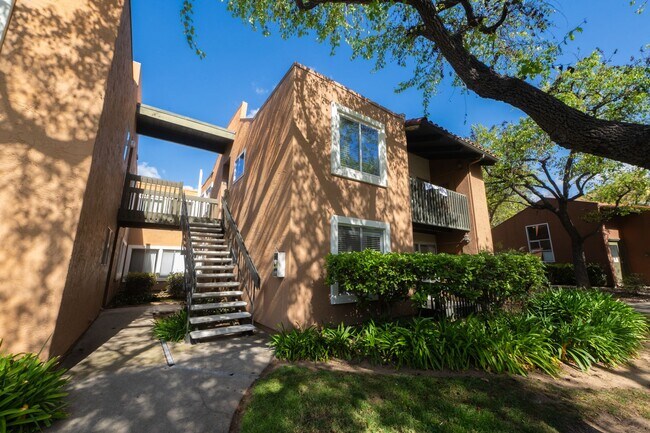 Building Photo - Move in Special: Spacious Downstairs Unit 3BR/2BA - 1/2 off FIRST Month Rent.