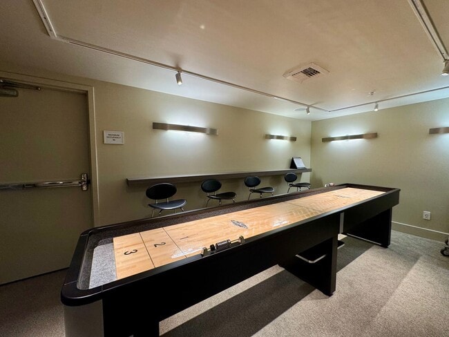 Building Photo - Gallery Penthouse Condo ~ Belltown