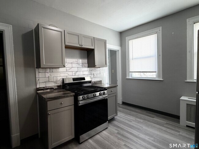 Building Photo - 41-43-43 Hebron St