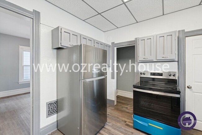 Building Photo - 3936 Woodhaven Dr