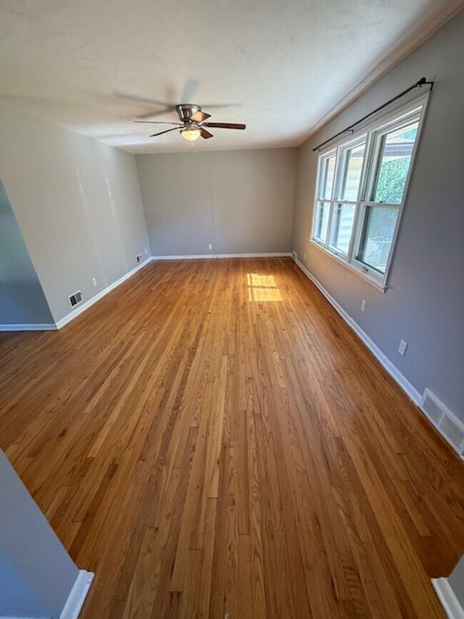 Building Photo - Benson 3 Bedroom!
