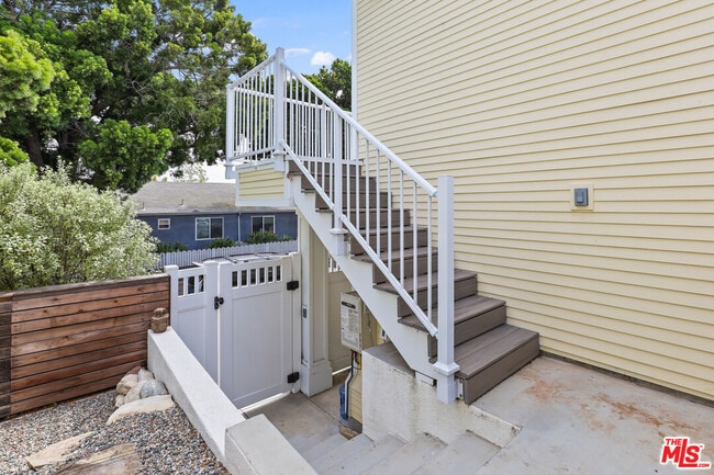 Building Photo - 652 Kensington Rd