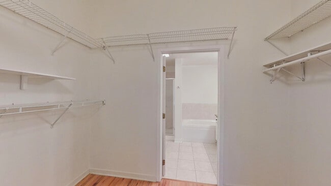 Building Photo - 841 W Monroe St