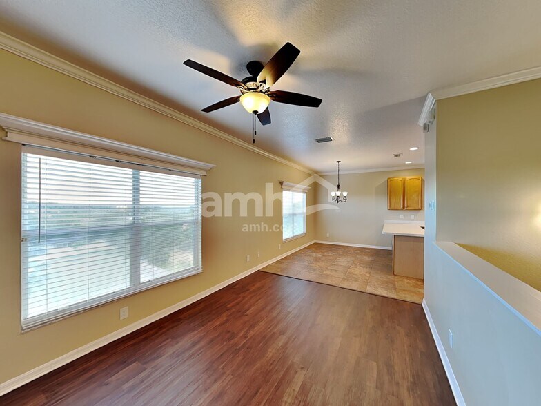 Building Photo - 1520 Presidio Dr