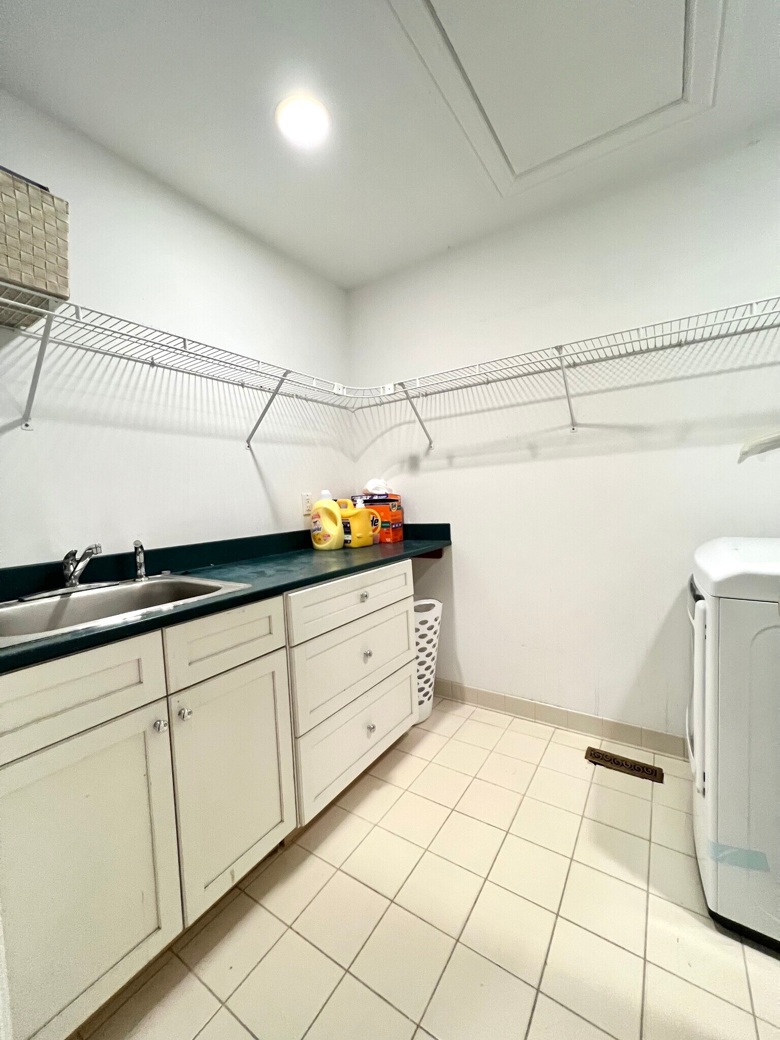 Building Photo - 18 W Haviland Ln