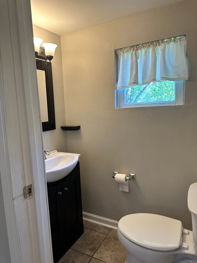 Building Photo - Great Newly Remodeled 3 bed in Madisonvill...