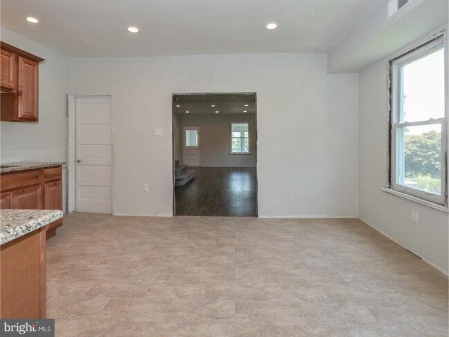 Building Photo - 3804 Louanna Ave