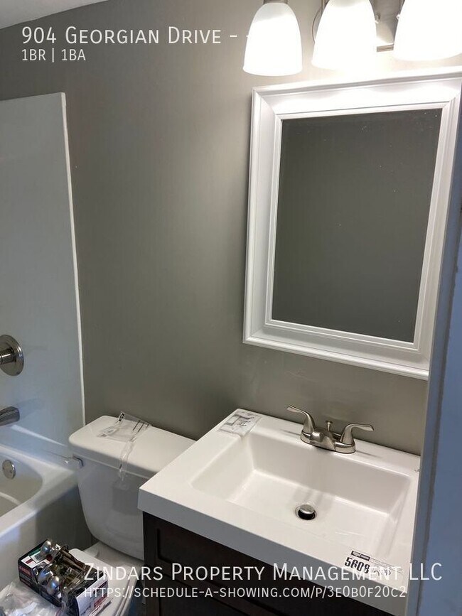 Building Photo - 904 Georgian Dr