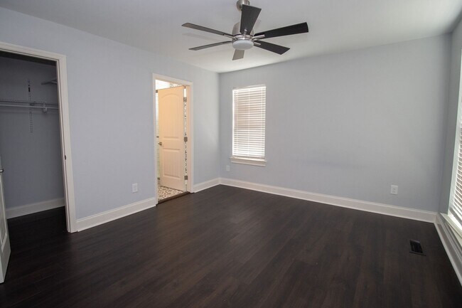 Building Photo - Charming 3-Bed, 3.5-Bath Home Near Augusta...