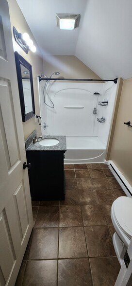 Building Photo - 391 Putnam Pike