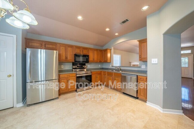 Building Photo - 1435 Bluff Forest