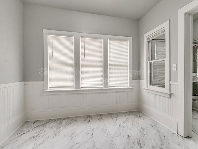 Building Photo - 611 E Springer Ave