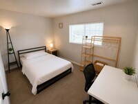 Building Photo - 546 E Delno Dr
