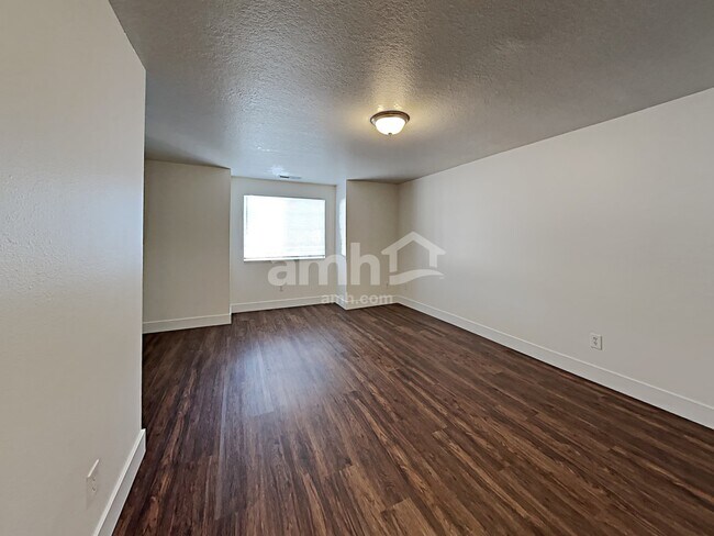Building Photo - 16970 SW Steele Way