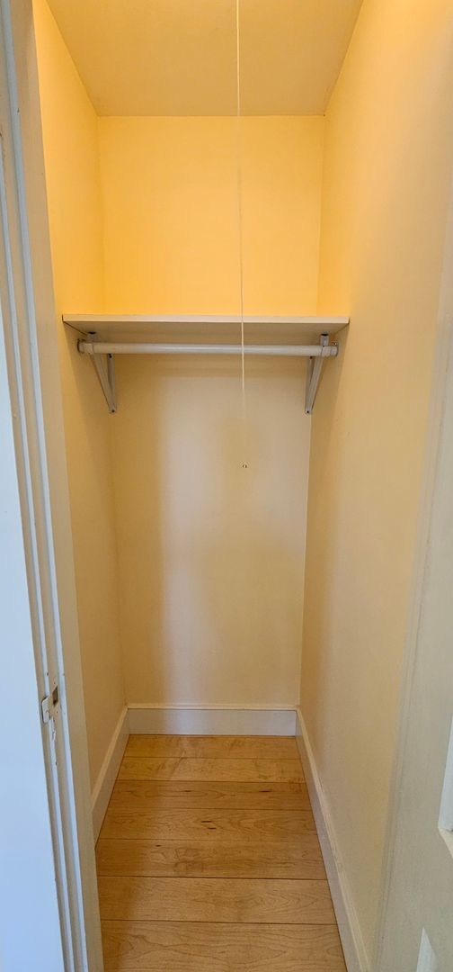 Building Photo - 33 Pine St