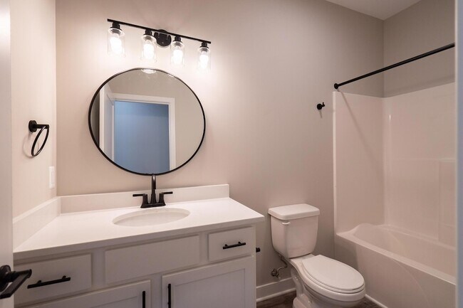 Building Photo - 8441 Oak Shade Cir