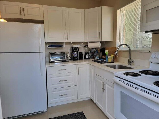 Building Photo - 441 NW 7th Ter