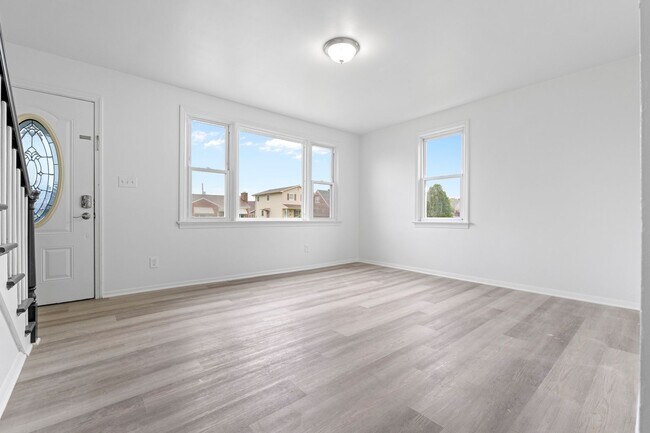 Building Photo - 813 N Kiowa St