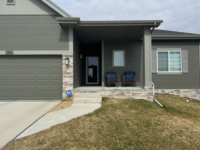 Building Photo - 1914 Hummingbird Dr