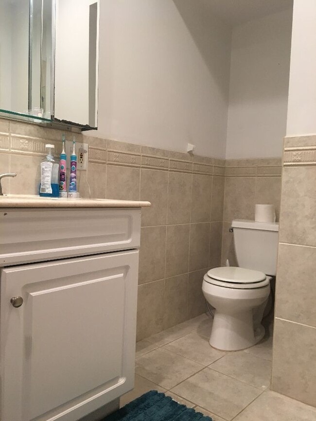 Building Photo - 215 S Quince St