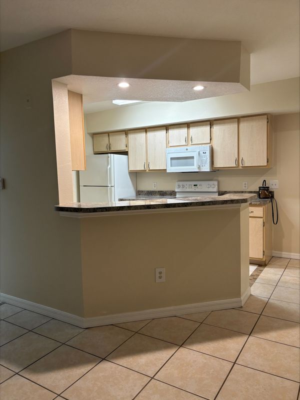 Building Photo - 738 Crest Pines Dr