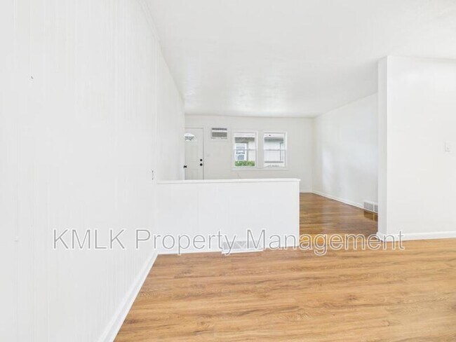 Building Photo - 1622 Merrill Ave