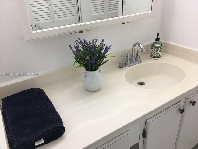 Building Photo - 290 174th St St