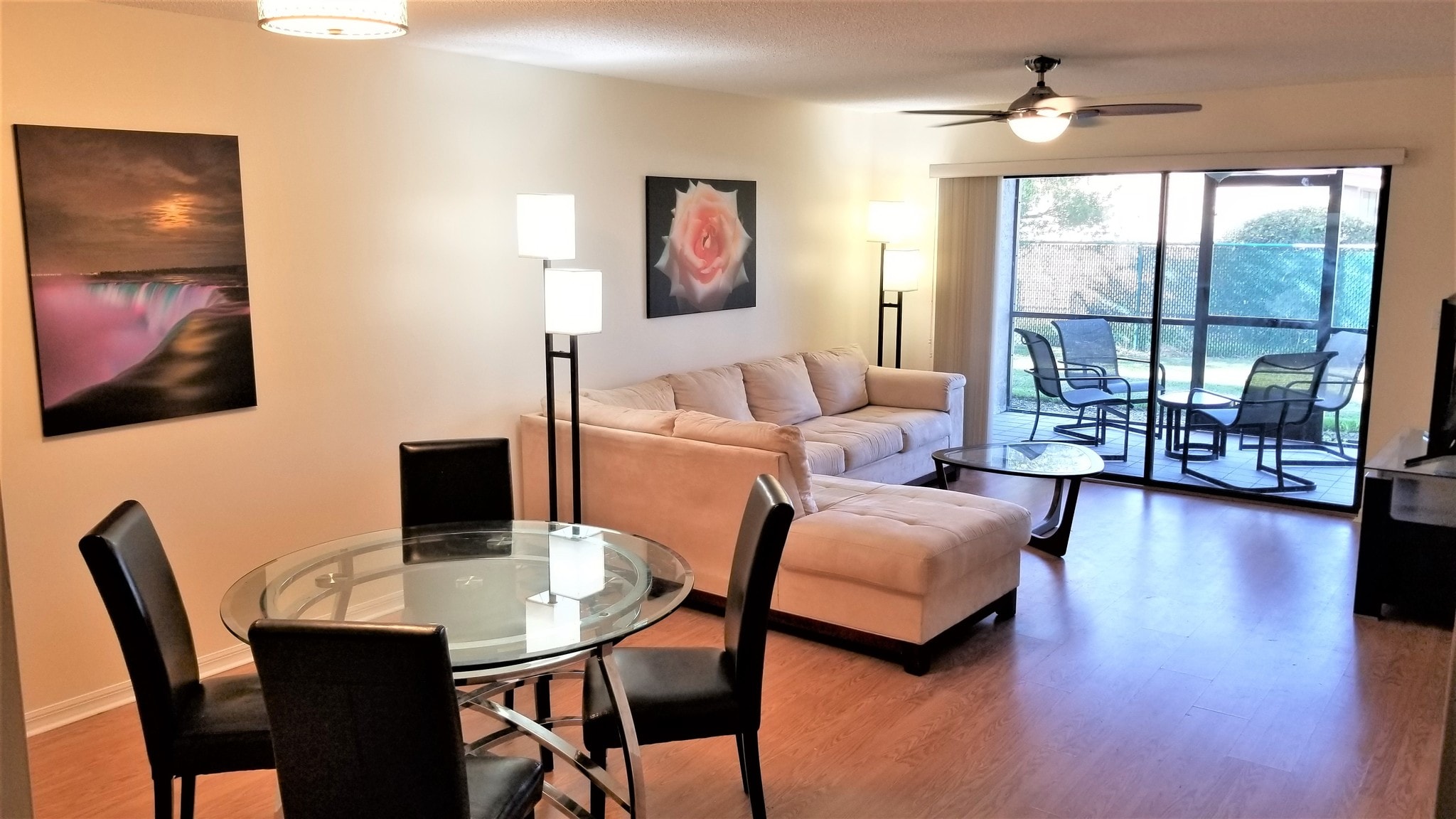 Comfortable furnishings for you to relax in y - 1201 SE Parkview Pl