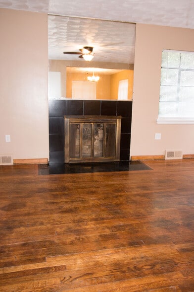 Building Photo - 1223 Greenbrier Rd