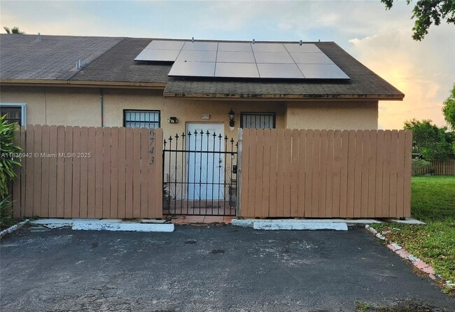 Primary Photo - 6743 NW 192nd Ln