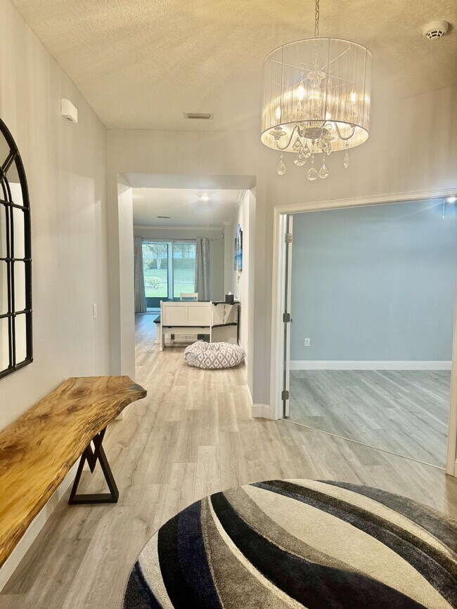 Building Photo - "Charming 2-Bedroom Brooksville Retreat with Stylish Granite Touches – 1983 Sq. Ft. of Comfort!" ...