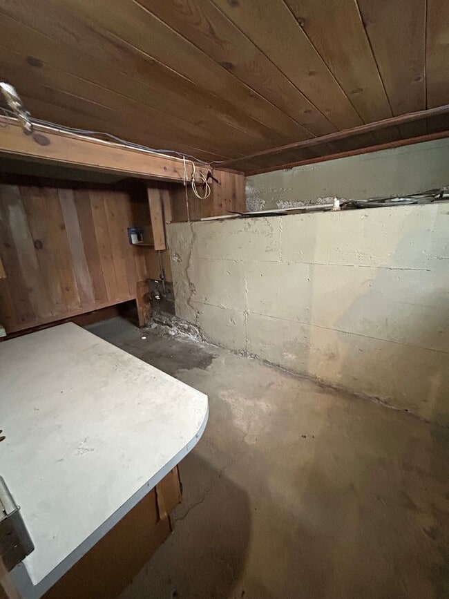 Building Photo - 376 W Washington St