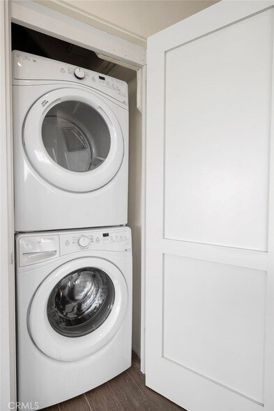 Building Photo - 376 Cliff Dr