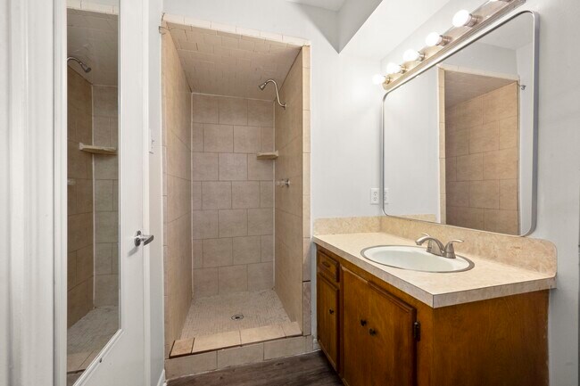 Building Photo - 3699 Piney Point Rd