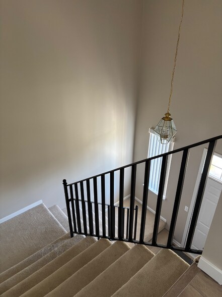 Building Photo - 51780 Adler Park Dr W