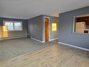 Building Photo - 19 Chapman Ave