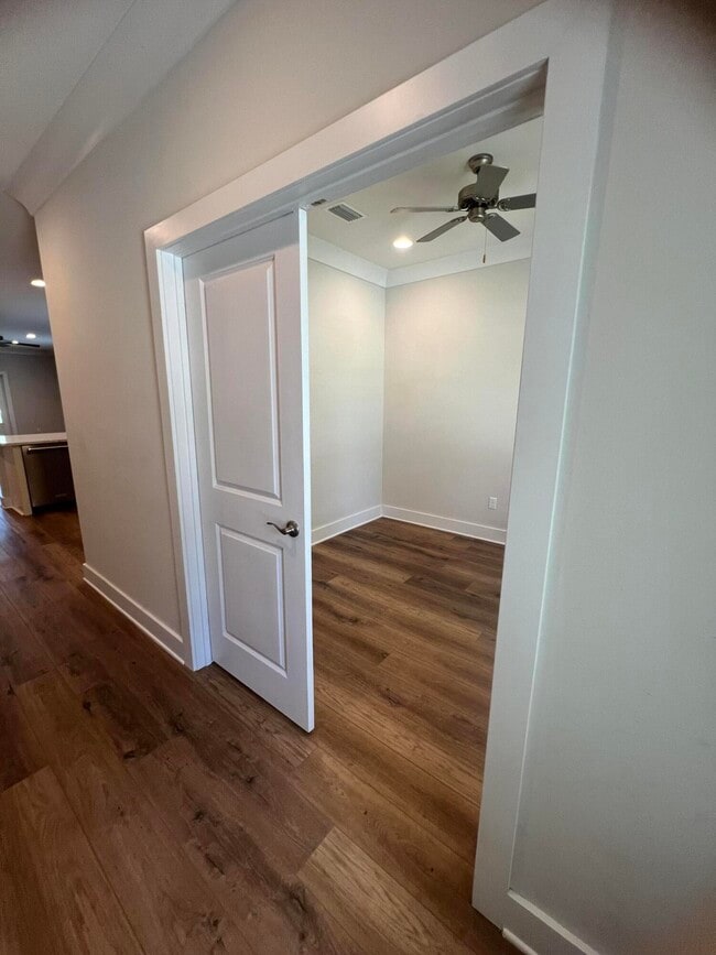 Building Photo - 201 Marsh Landing S