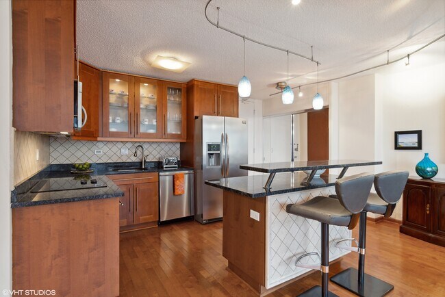 Building Photo - 330 W Diversey Pkwy