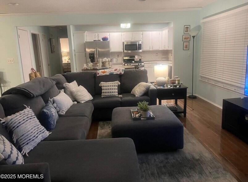 Building Photo - 182 Tulip Ln