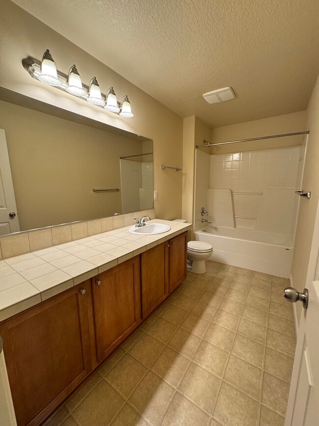 Building Photo - FOR RENT - SUPER CLEAN 4 BEDROOM, 2.5 BATH...