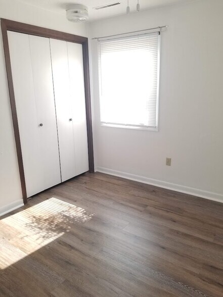 Building Photo - 1050 S Jones Blvd