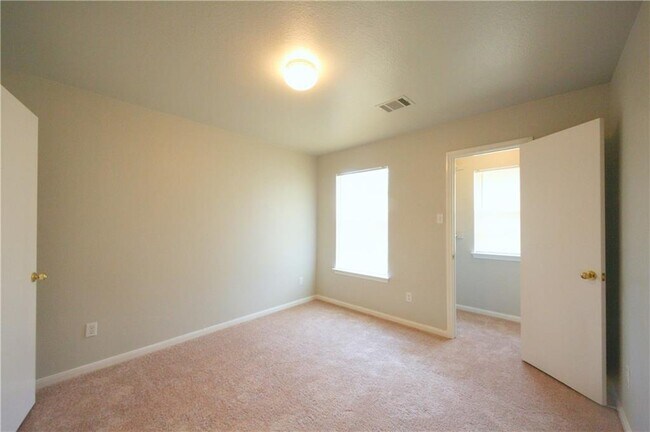 Building Photo - 2874 Southampton Way