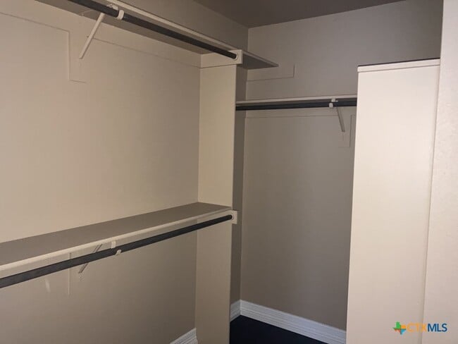 Building Photo - 2710 S Clear Creek Rd