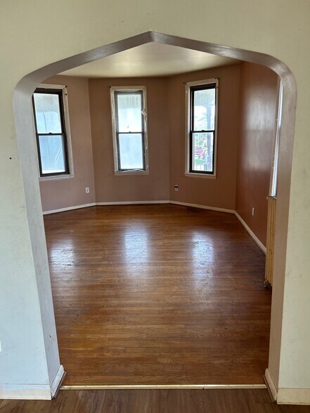 Building Photo - 128 N Gallatin Ave