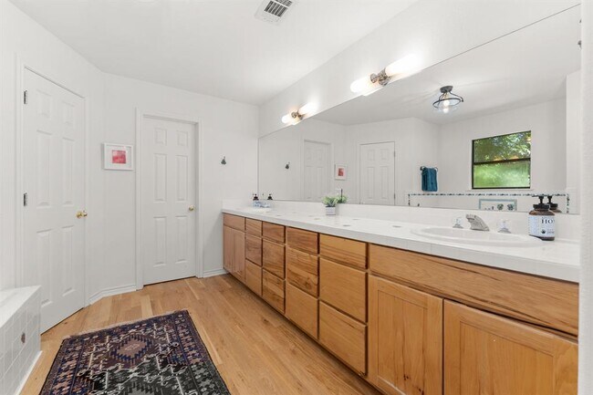 Building Photo - 121 Spur 191