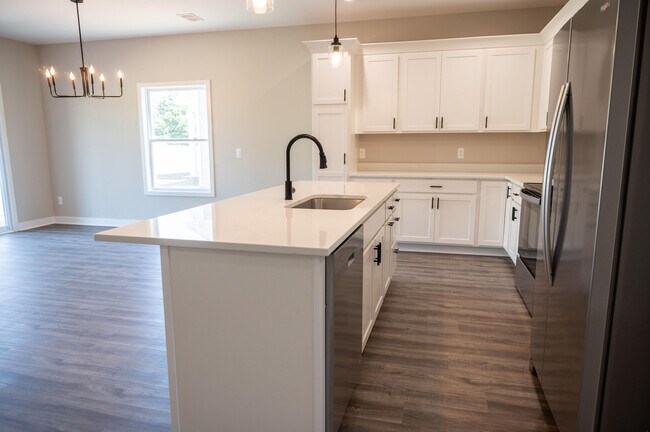 Building Photo - 8452 Oak Shade Cir