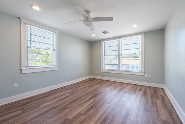 Building Photo - 1413 23rd Street Rear