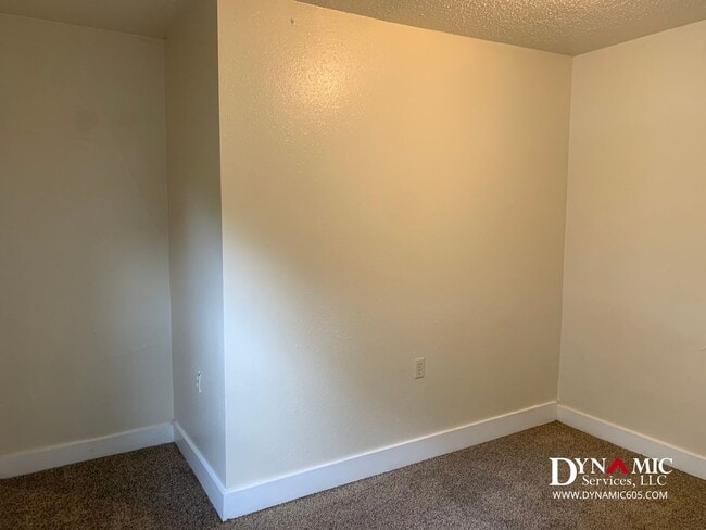 Building Photo - 4+ Bedroom, 2 Bath House By Augustana and USF